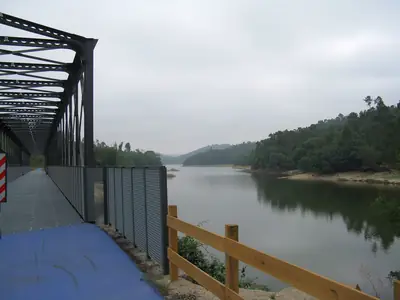 A Ecopista do Dão a atravessar o rio Dão, perto de Santa Comba Dão